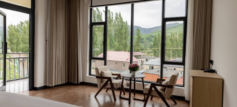 自然接触民宿(那拉提景区店)图片