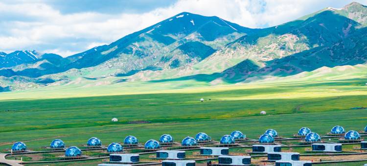 赛里木湖潮克星空营地图片