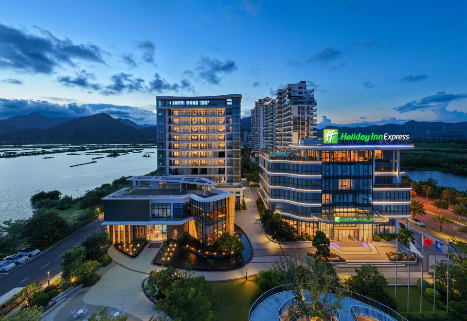 江门银湖湾滨海新区智选假日酒店外景图