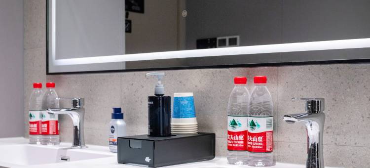 网鱼电竞酒店(上海宝山通河新村地铁站店)图片