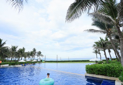 OCEAN BREEZE VILLA CAM RANHHotel Overview