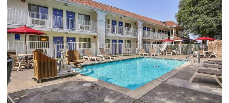 皮诺尔6号汽车旅馆(Motel 6 Pinole, CA)图片