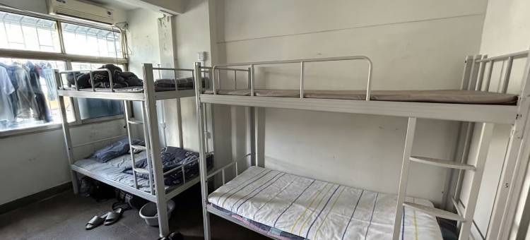 深圳小红青年旅舍(宝安翻身店)图片