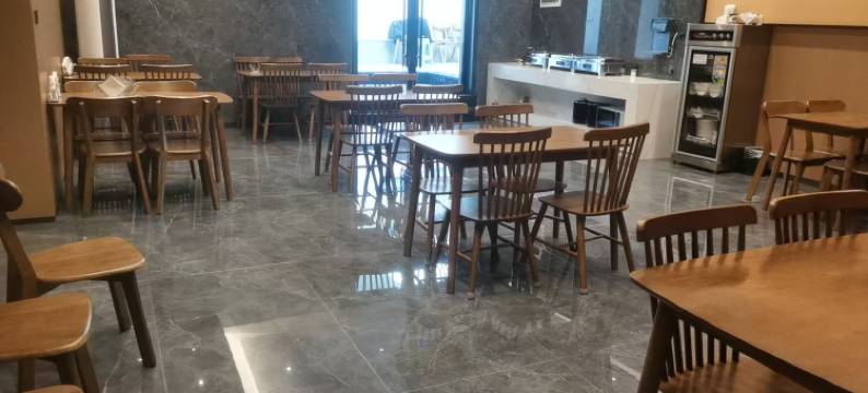 丽城·轻居酒店(广元高铁站图腾广场店)图片