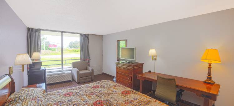 OYO 塞尔玛/史密斯菲尔德 I-95 名人酒店(Masters Inn Selma Smithfield I-95 by OYO)图片