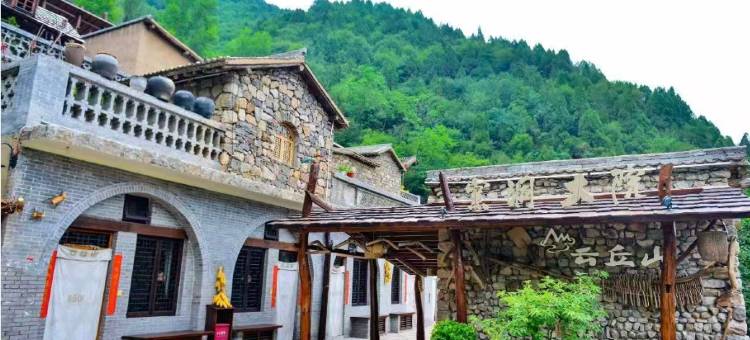 云丘山窑洞大院图片