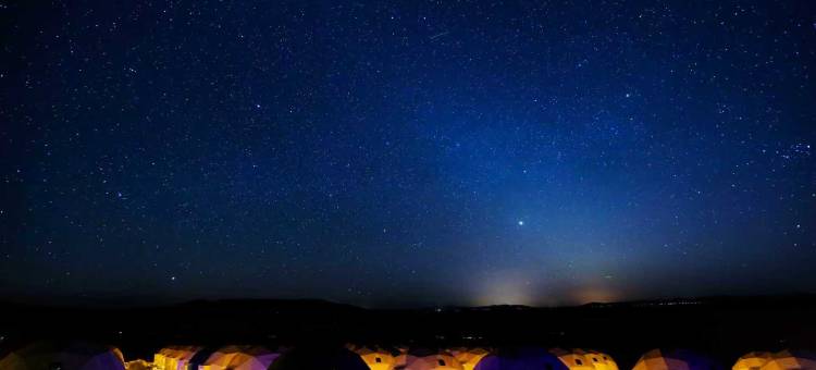 星空三号火山露营地图片