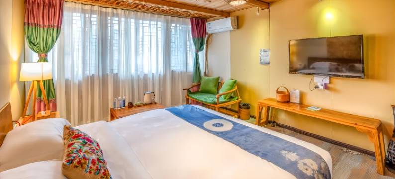 陌上花开·VG天空之境全景美宿(西江千户苗寨观景台店)图片