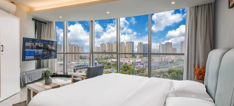 御宿临峰设计师民宿(昆山世茂广场店)图片