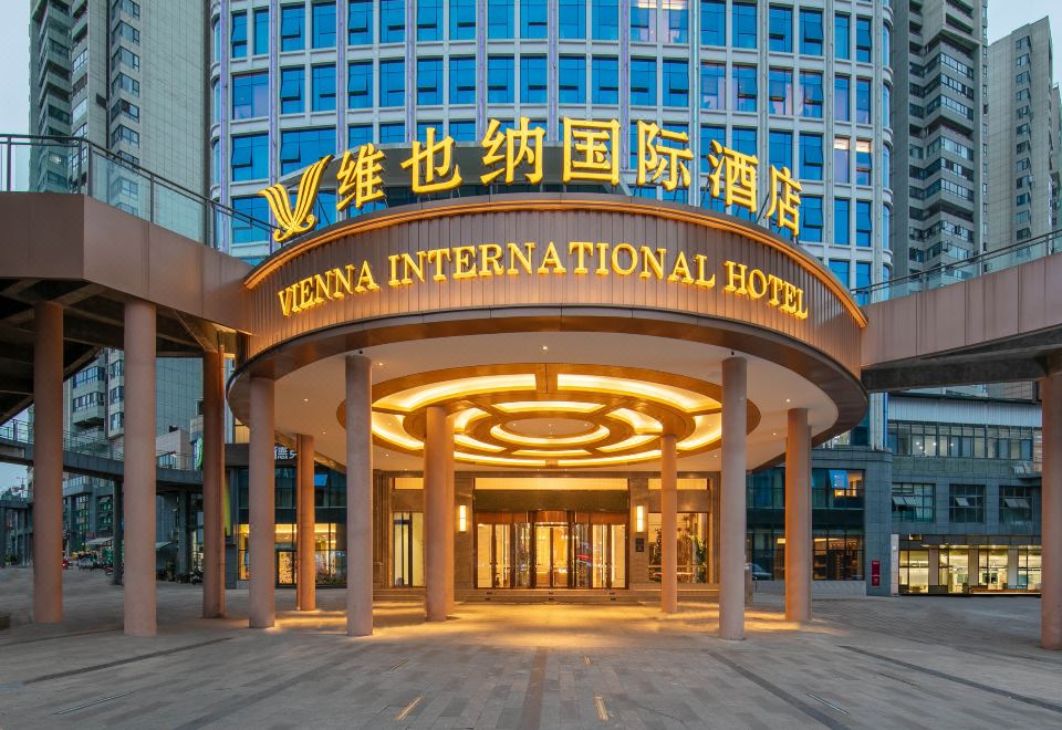 Vienna International Hotel (Yibin Changning High-speed Railway Station) Hotel Overview