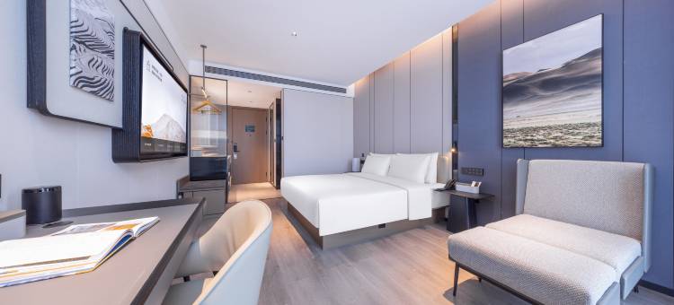 哈密伊州区七一夜市亚朵酒店图片