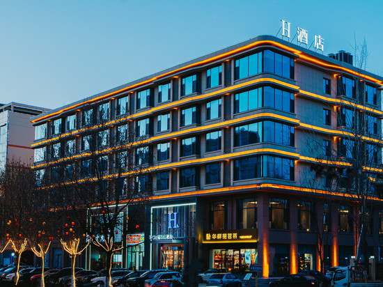 H水晶酒店(高平三馆中心炎帝公园店)