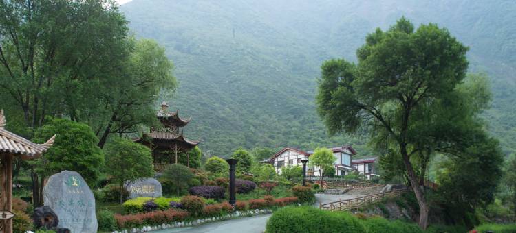 那秋药泉山居图片