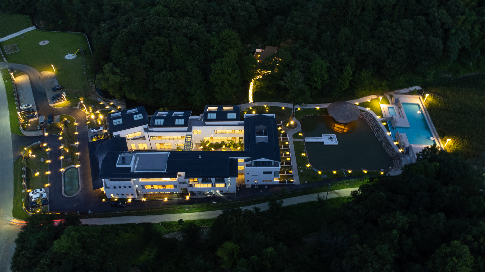 Tingjian·BuZhiZhou Brandy manor wild luxury private soup Homestay (Jinzhai Branch)Over view