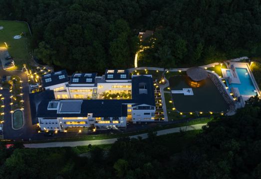 Tingjian·BuZhiZhou Brandy manor wild luxury private soup Homestay (Jinzhai Branch)Hotel Overview