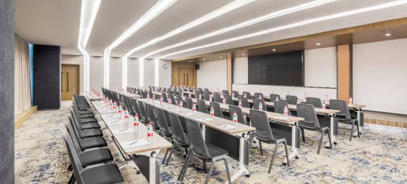 贵旅花园酒店(黔灵山公园黔春路地铁站店)图片