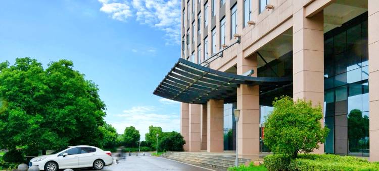 纽宾凯爱优智能酒店(武汉金融港北站地铁站店)图片