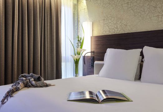 Hôtel Mercure Paris Arc de Triomphe Étoile Hotel Overview