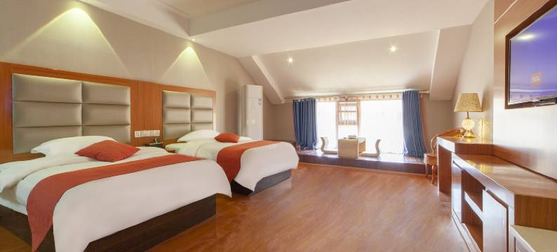 溪岸与山民宿图片