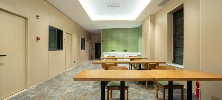 IU酒店(重庆袁家岗地铁站店)图片