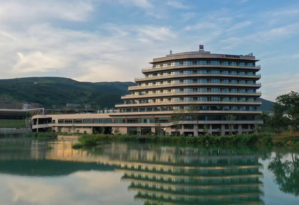 长兴浙能产业园雷迪森维嘉酒店外景图