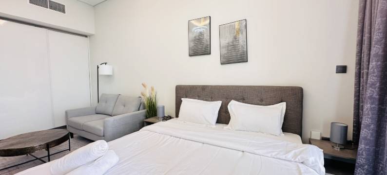 城市中心Oval塔贝尔维拉高档公寓带阳台及停车位(Upscale Apartment at Oval Tower Near Downtown with Balcony and Parking by Belvilla)图片