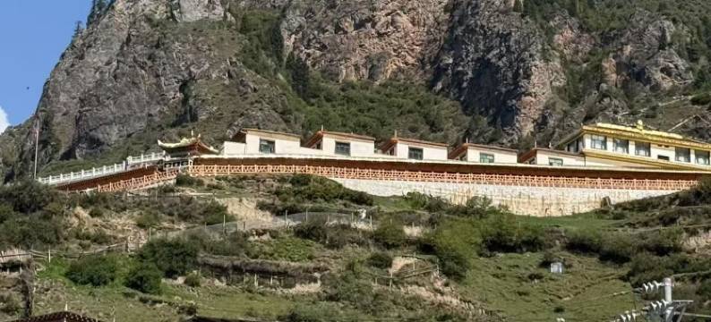 扎尕那岚岫观景民宿图片