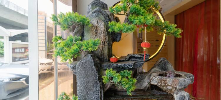 竞悦电竞民宿(南通崇川区万达广场店)图片