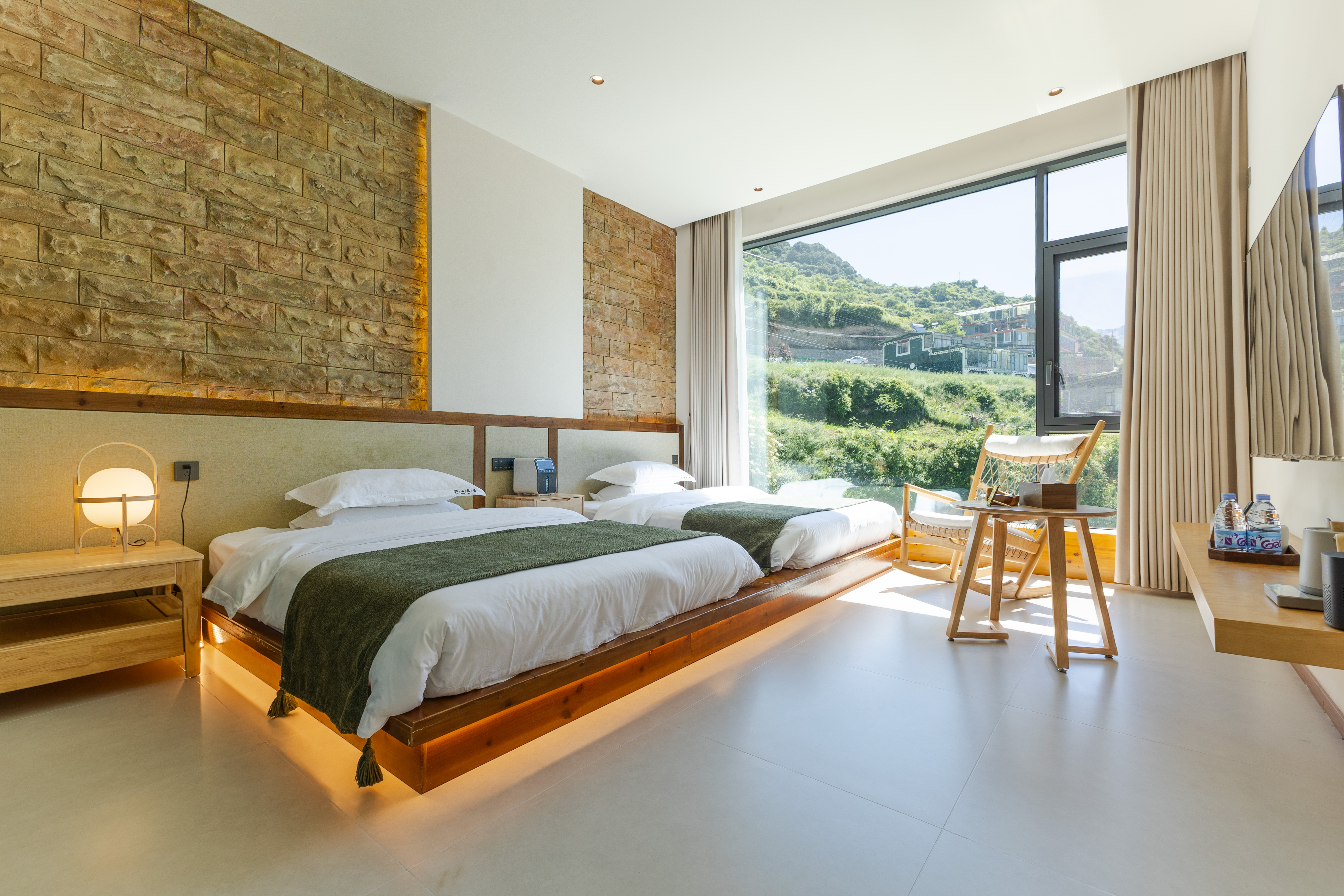 The most affordable accommodation that provides 24-hour free oxygen inhalation and floor heating Hotel Overview