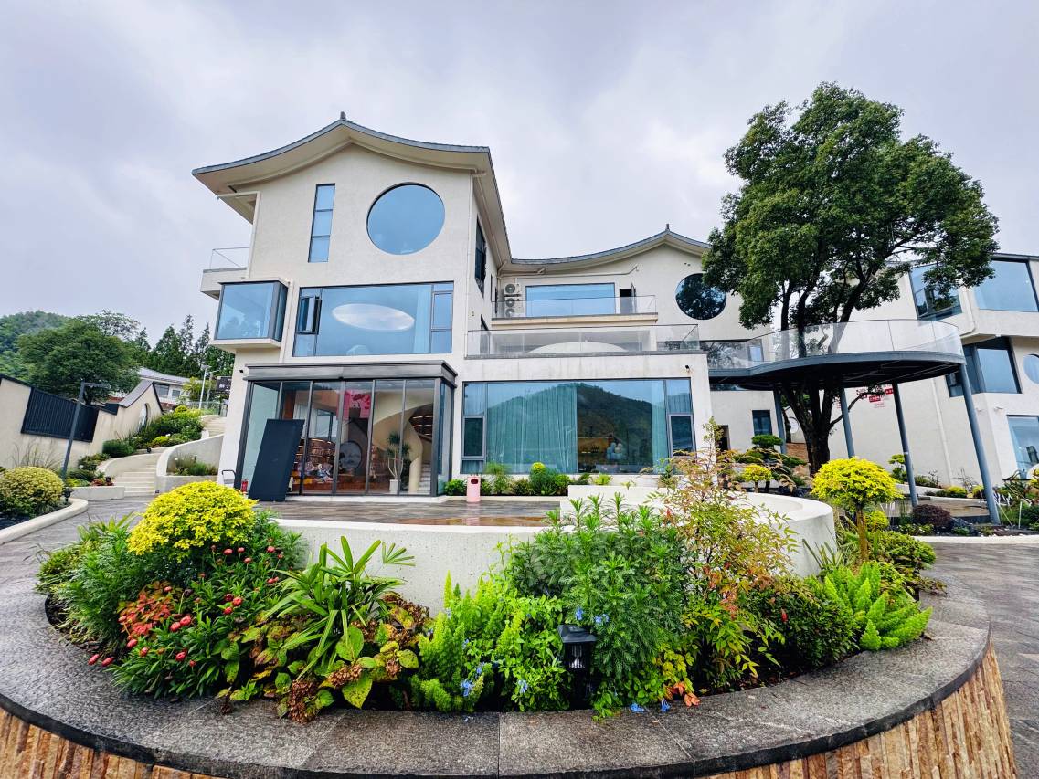 伴思缘轻奢美宿(梅岭狮子峰店)图片