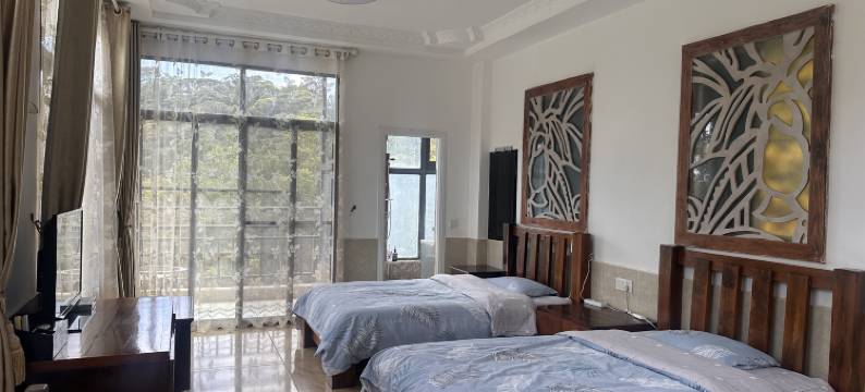 尖峰岭天池避暑山庄图片