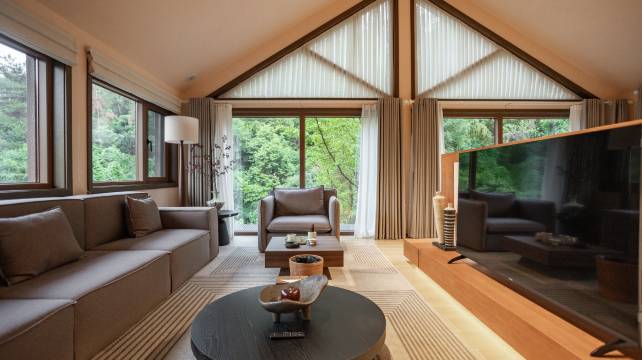 西岭云藏ShiningInnerHotel(十堰店)