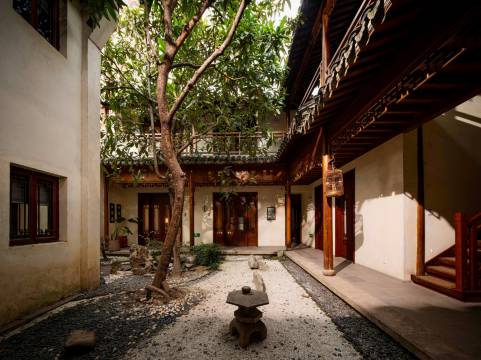 浔书坊・InkRiverside・临河设计师民宿(南浔古镇景区内百间楼店)图片