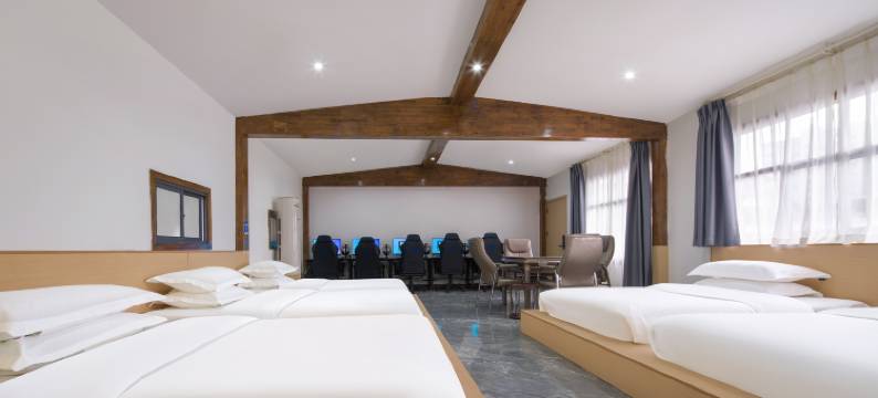 柏豪电竞酒店(张家界后溶美食街店)图片