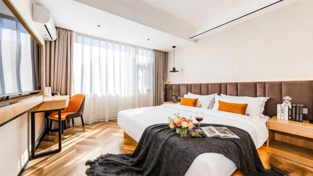 大理希糖·Live设计酒店((大理洱海公园高铁站店)