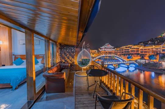 凤凰梵高江景民宿