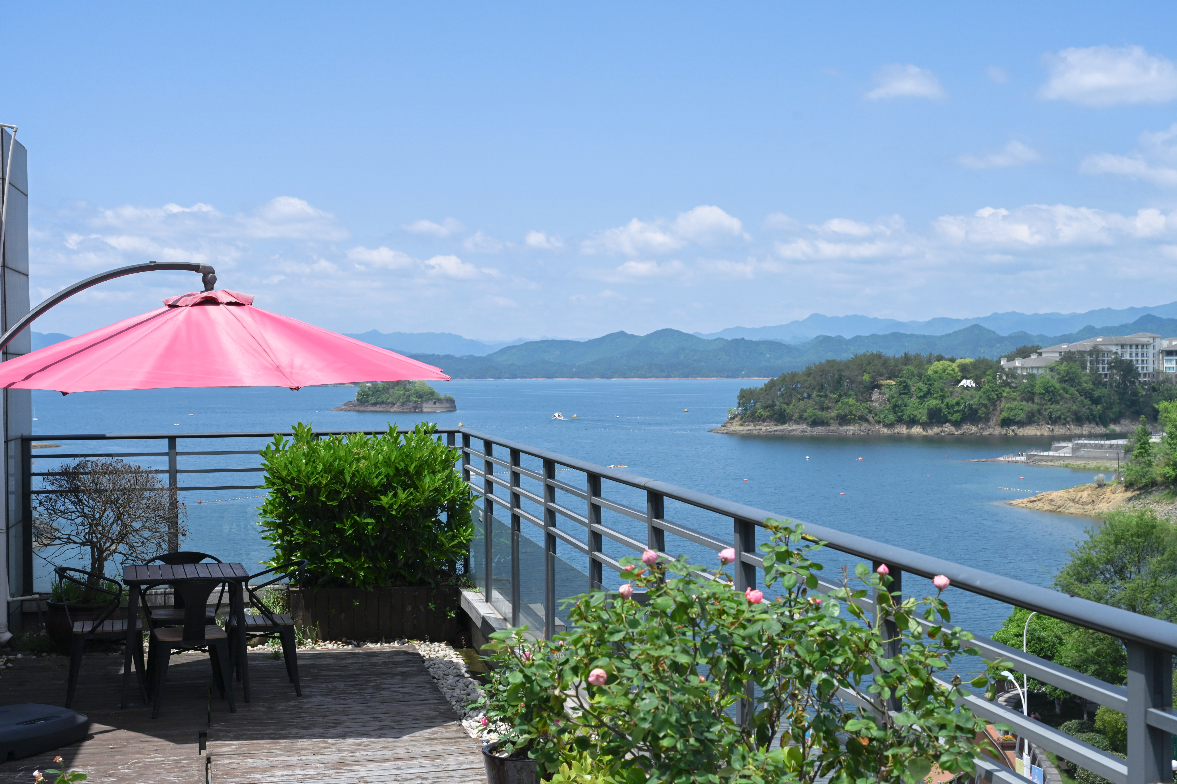 Starway Hotel (Thousand Island Lake)Over view