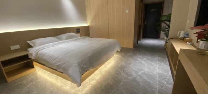 爱电竞松果酒店(六纺小吃街二中店)图片