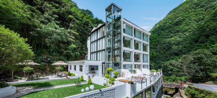 山屿·山野温泉溯溪泳池私汤民宿(浙北大峡谷店)图片