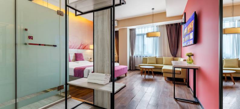 罗兰时尚酒店(郑州万锦城福塔东地铁站店)图片