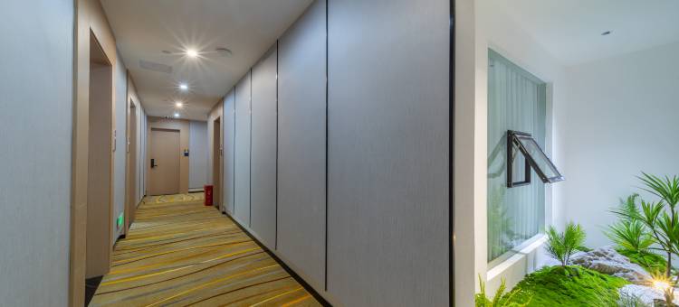 雲吉轻居酒店(南部县县政府店)图片