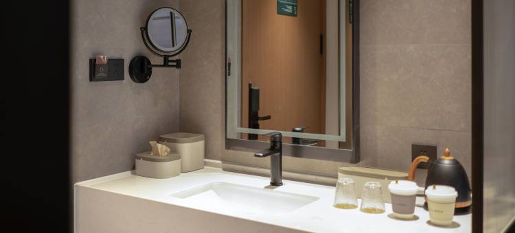 洛阳火车站大卫天地亚朵酒店图片