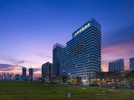 兰亭花园酒店(红谷滩万达广场卫东地铁站店)