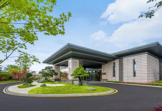 湖畔翰文酒店外景图