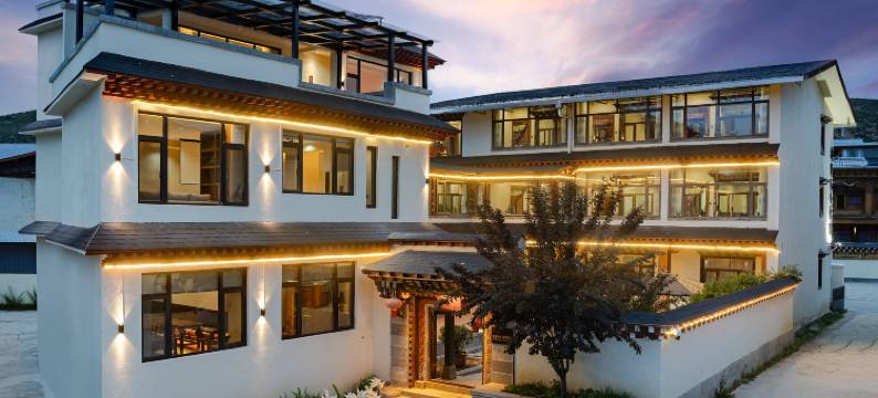 香格里拉曲登乃仓·供氧民宿(松赞林寺清晨摄影店)图片