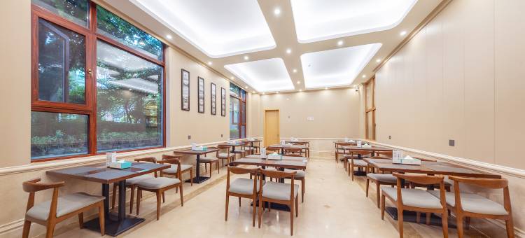 耿马金孔雀大酒店(耿马滨河家园店)图片