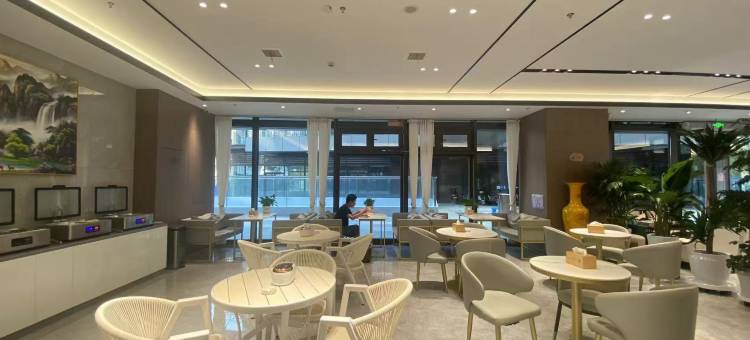 悦邻港酒店(交大创新港东地铁站店)图片