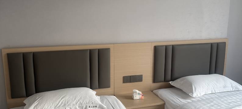 南山商务宾馆(武汉东吴大道地铁站店)图片