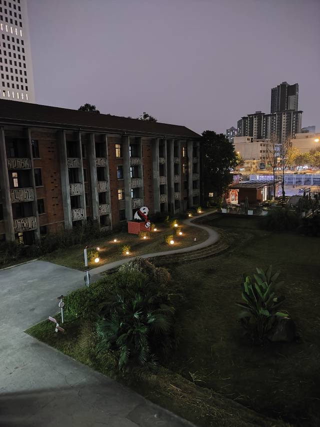 成都熊猫假日酒店(建设路东郊记忆店)图片