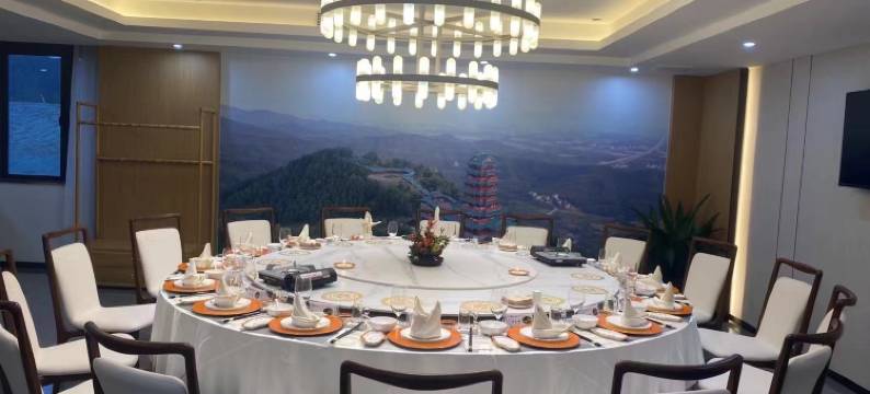 橙乡大酒店(信丰高铁西站店)图片